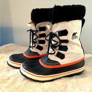 Sorel | Winter Carnival | 8.5 | cream with black